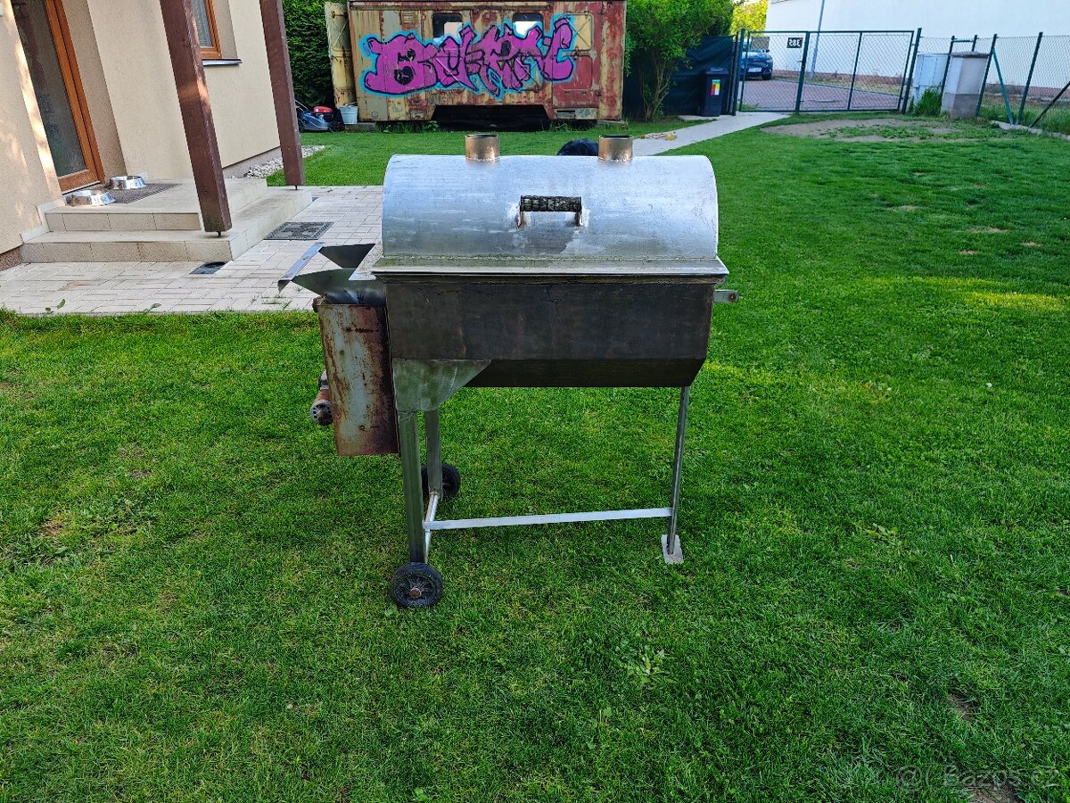 NEREZOVÝ GRIL.