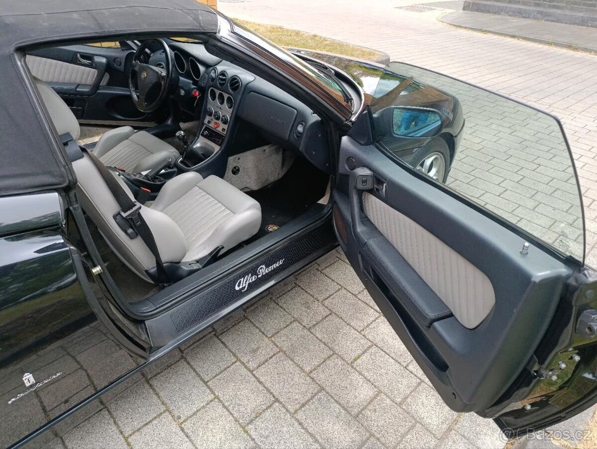 Alfa Romeo 916 práh.