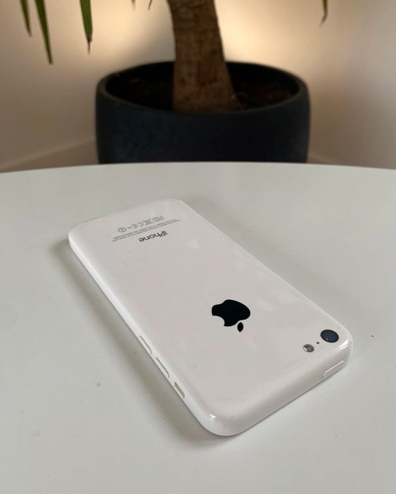 RARITA + ZÁNOVNÍ. IPHONE 5C / 32 GB + WHITE + ZÁRUKA.
