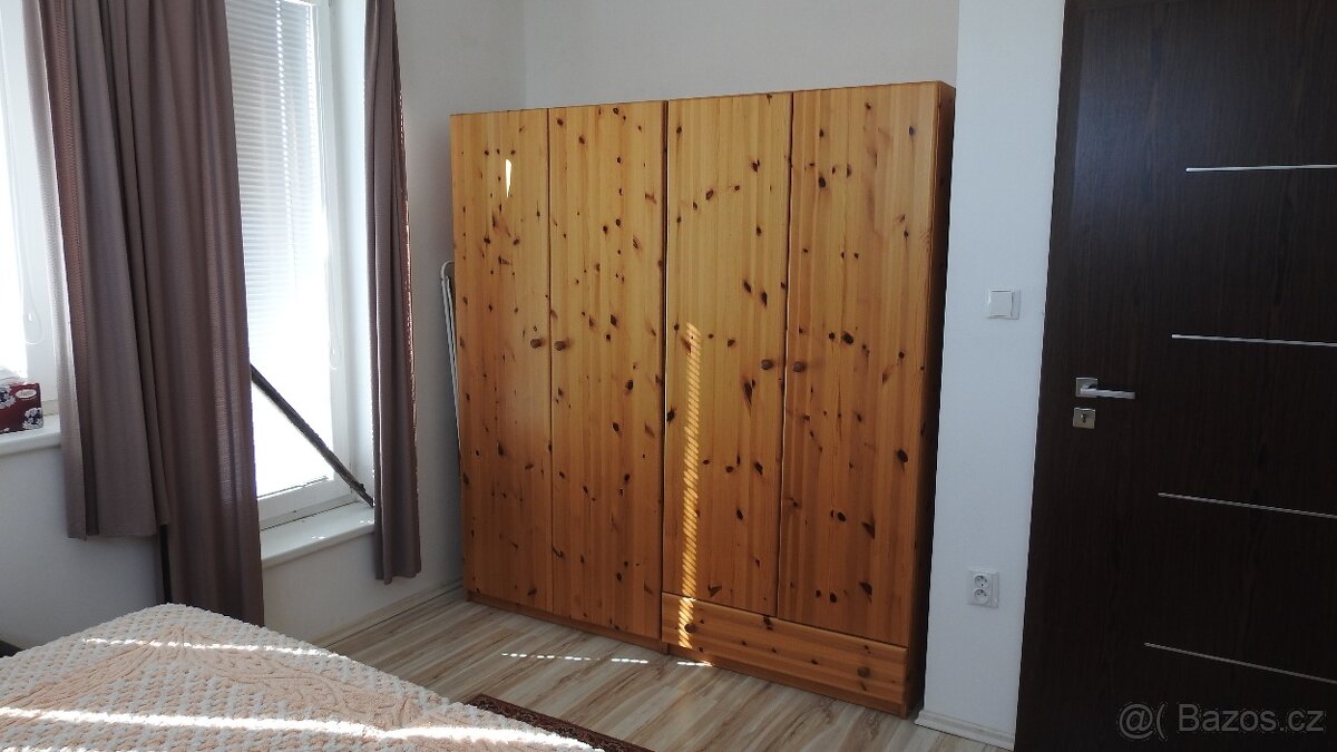 Šatní skříně do ložnice