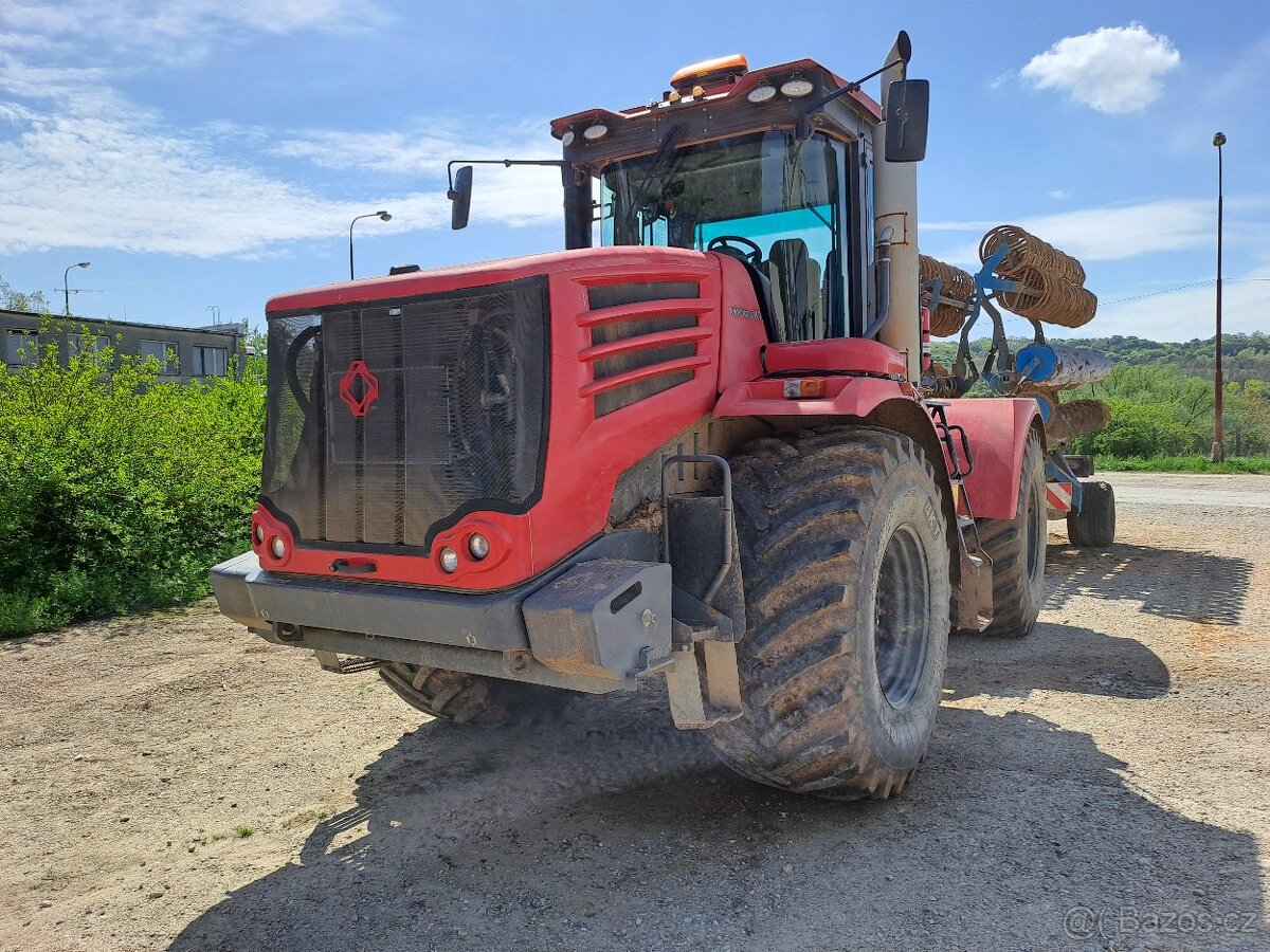 Kĺbový kolesový traktor Kirovec K744