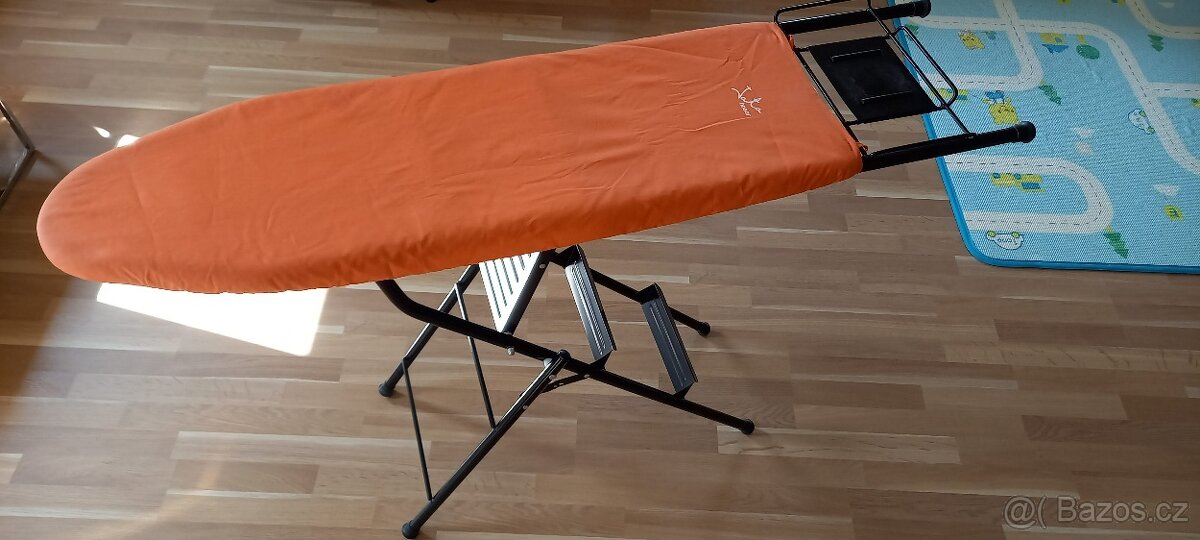 Žehlicí prkno Jata + schůdky 2 v 1