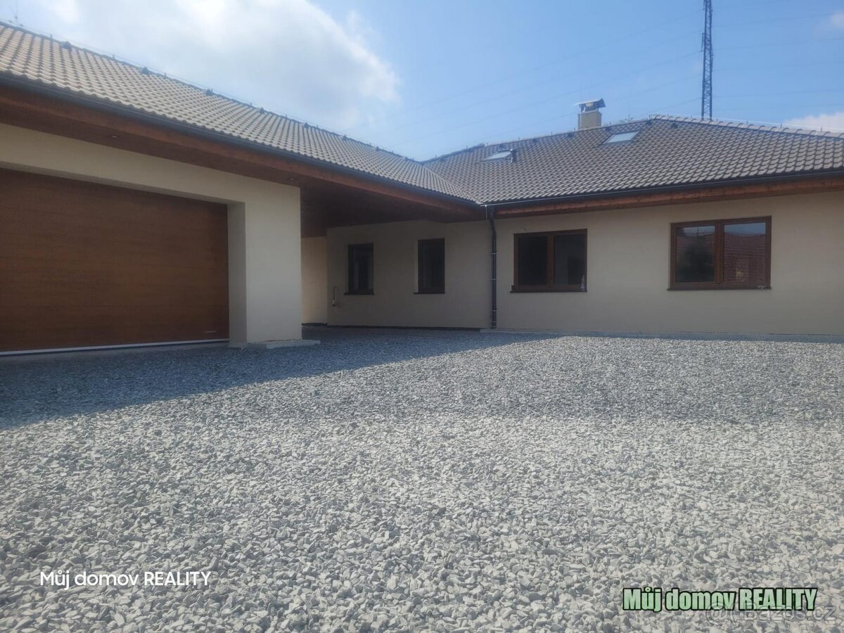 Pronájem moderní novostavby rodinného domu 6+kk, 296 m + poz