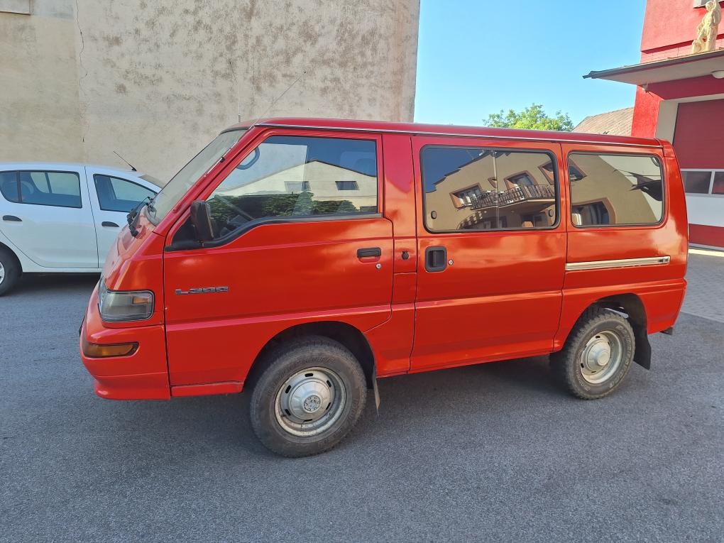Mitsubishi L300 4WD