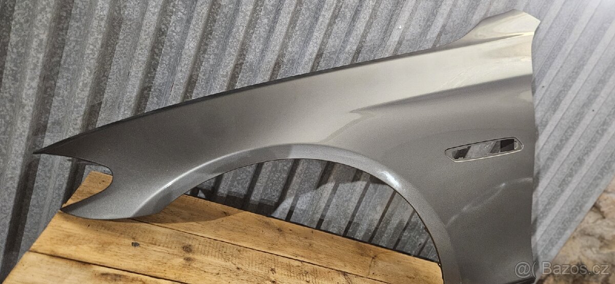 Bmw F10, F11 levý přední blatník, šedá