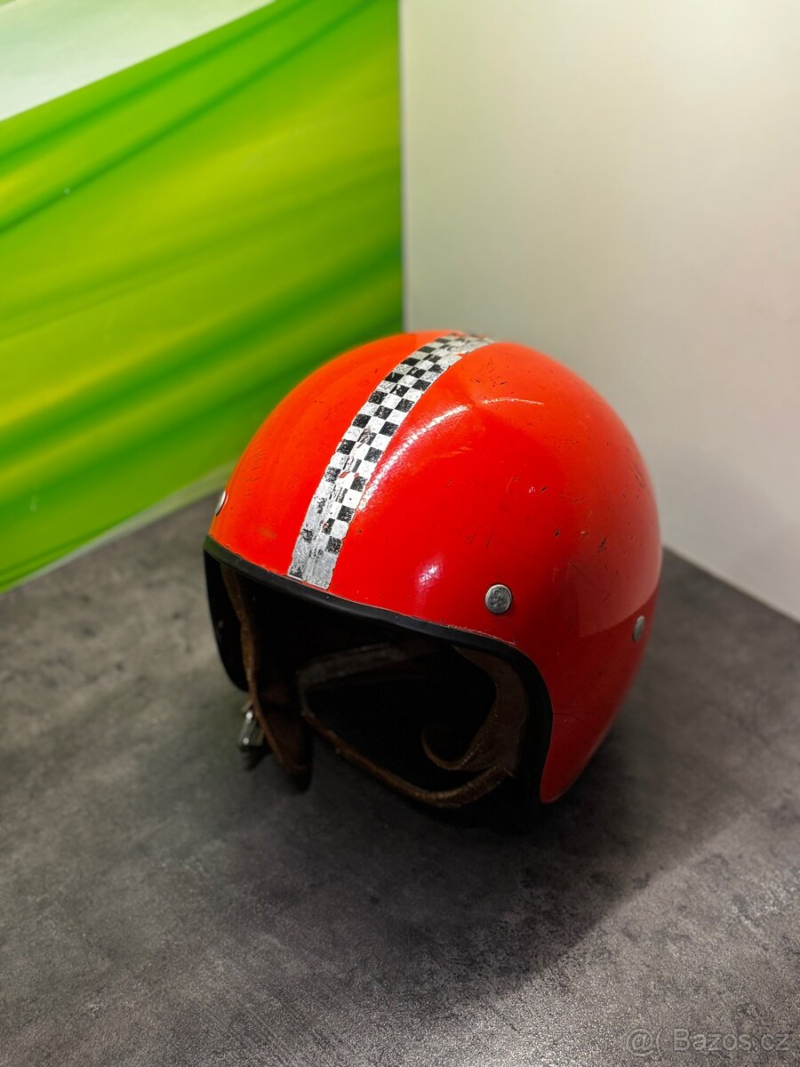 Stará retro motocyklová přilba JAS