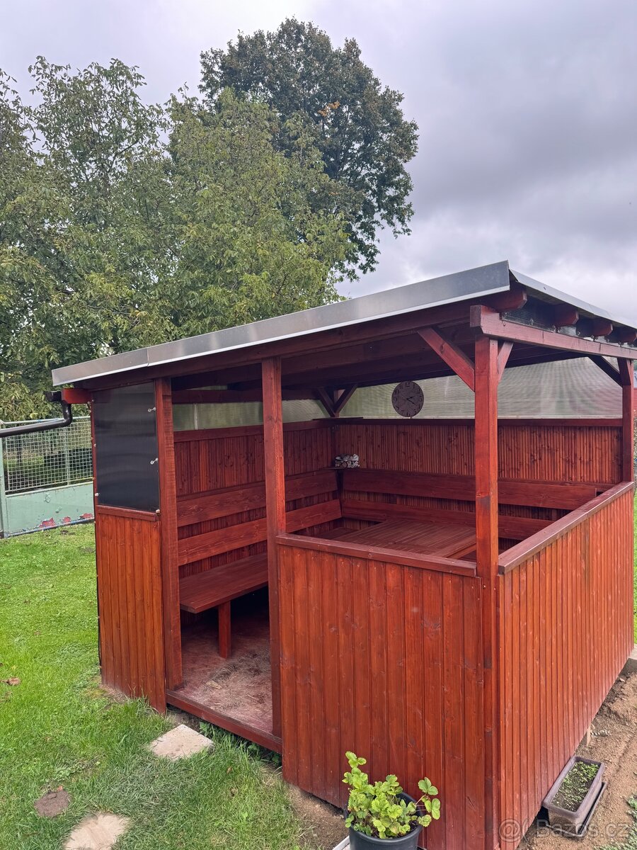 Pergola 2,6x2,6 včetně lavic na míru,šindel střecha