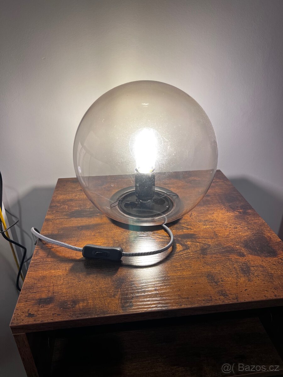 Designová stolní lampa
