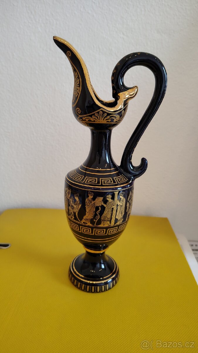 Řecká váza. Zdobená 24 K zlatem.