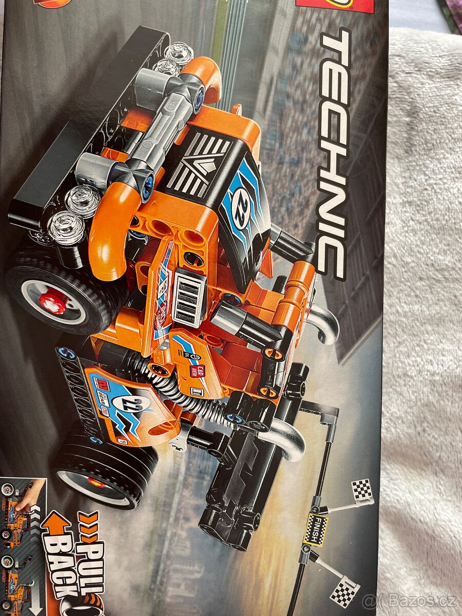 LEGO Technic Závodní nákladní automobil