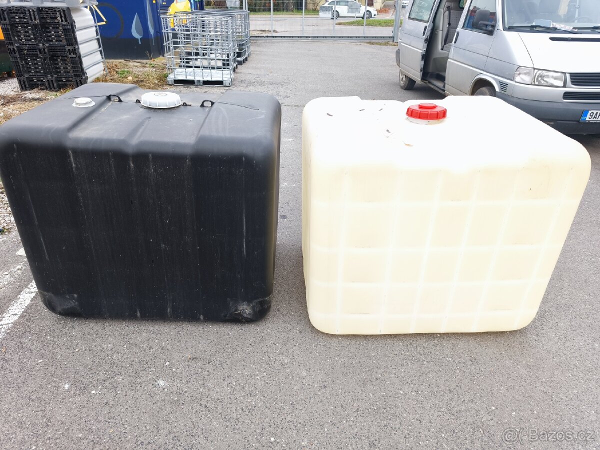 Nádrže na vodu 1000 litrů ,Praha 5