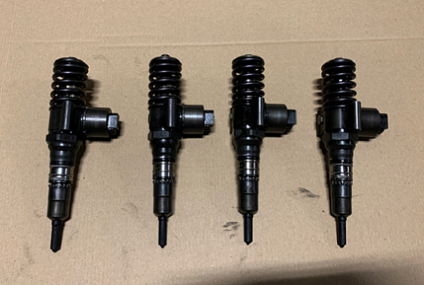 Vstřikovače 03G130073G 2.0Tdi ComRail Bosch plně funkční