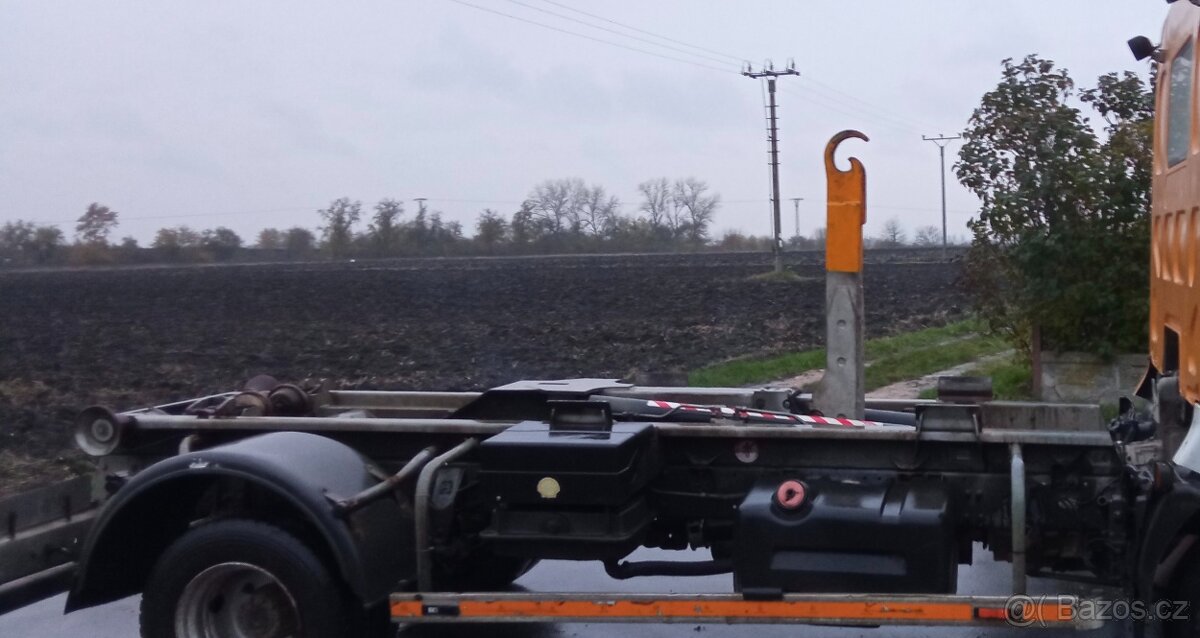 Hákový nosič kontejnerů, teleskopická nástavba