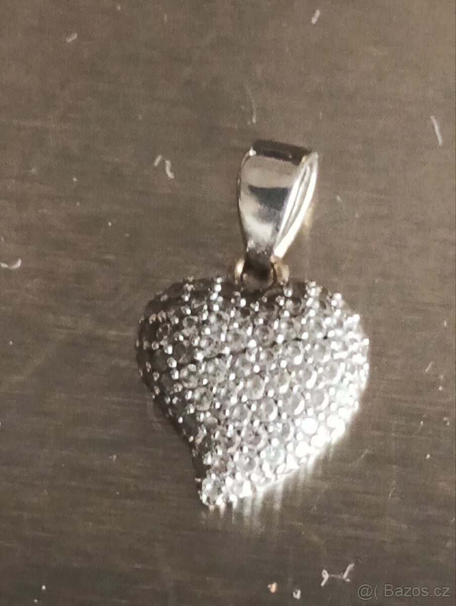 Zlatý přívěsek srdce