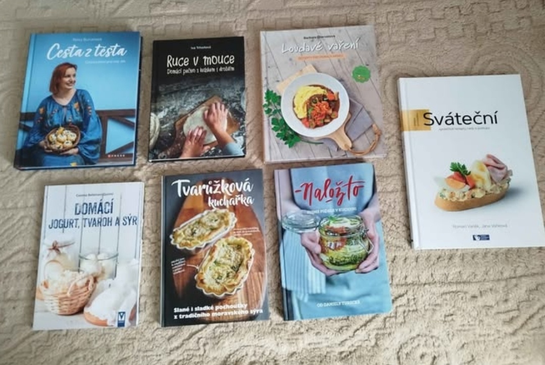 Různé kuchařky (7 knih)