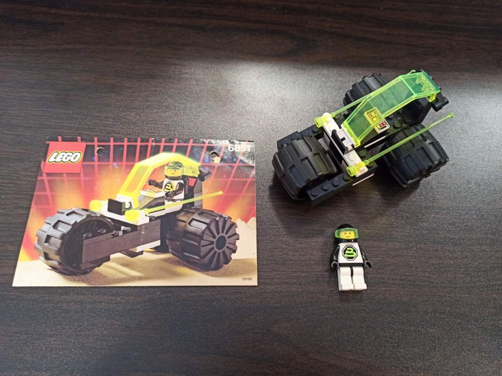 LEGO Space 6851 Tri-Wheeled Tyrax