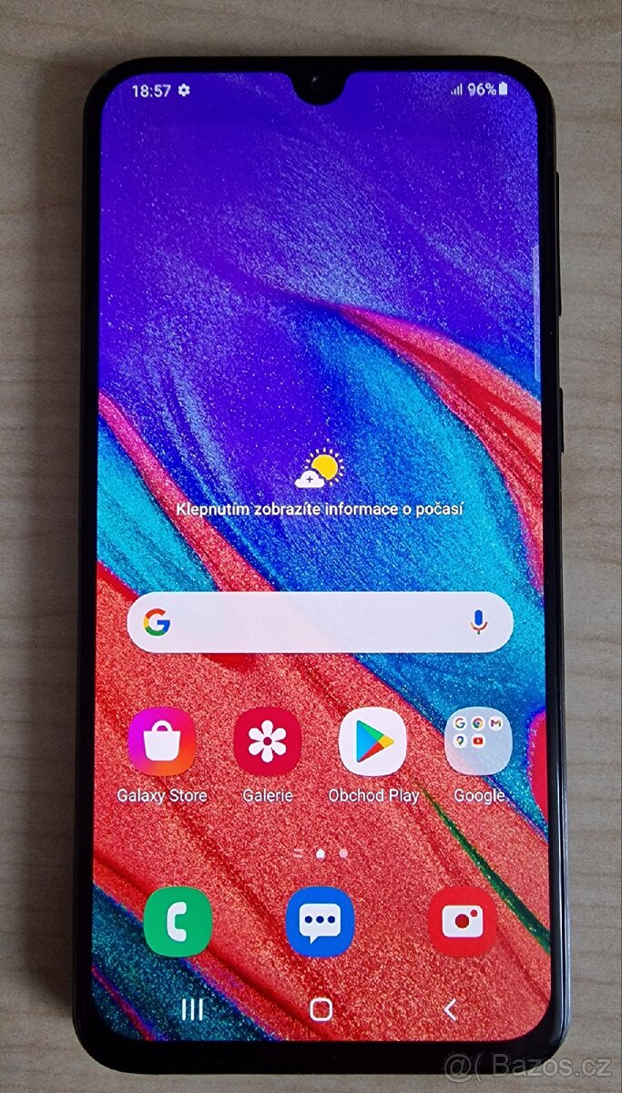 Samsung Galaxy A40 - velmi dobrý stav