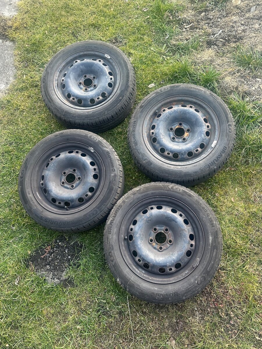 Pneu a plechový disk