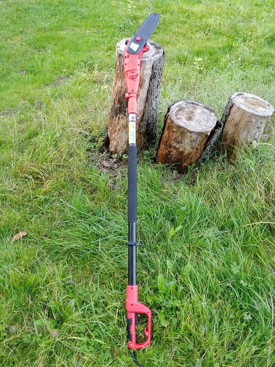 Elektrická vyvětvovací pila Hecht