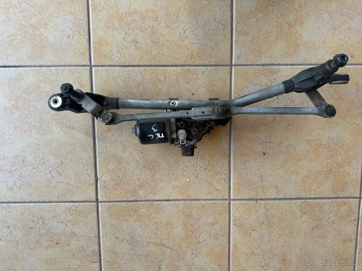 Renault Megane 3 motor předních stěračů.