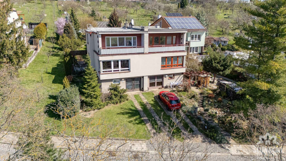 Prodej dvougeneračního rodinného domu s garáží, Uherské Hrad