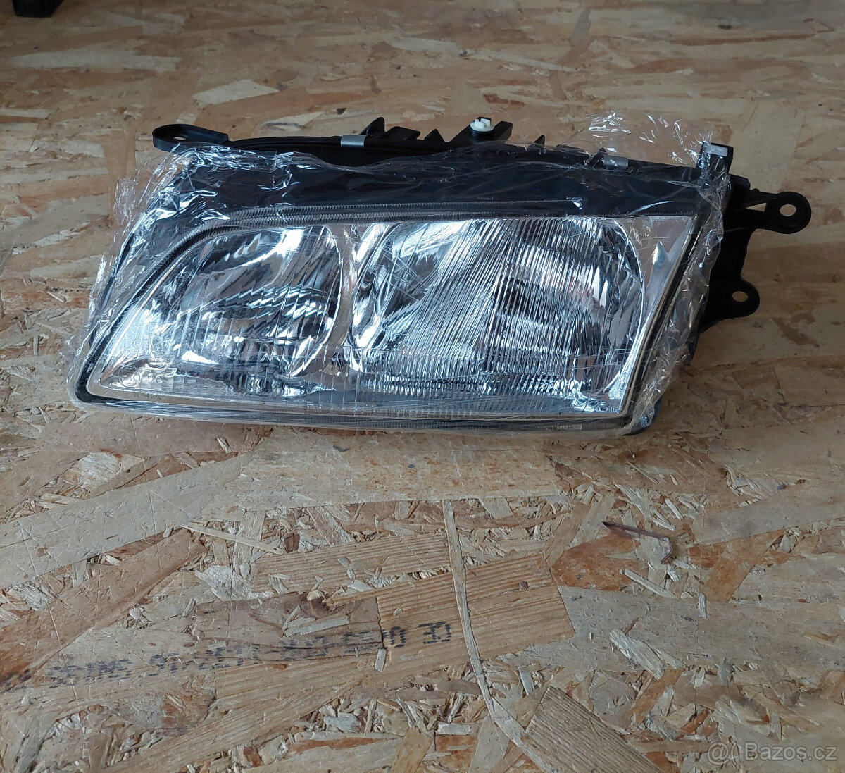 Prodám nové přední světlo levé MAZDA 626 2001-2002