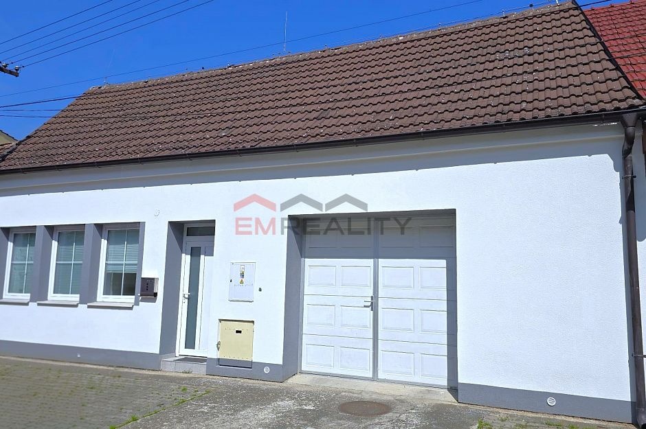 Prodej RD se třemi byty, Vnorovy