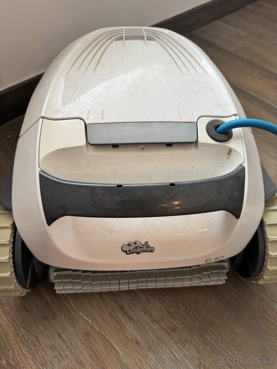 Robotický bazenový vysavač Dolphin E10