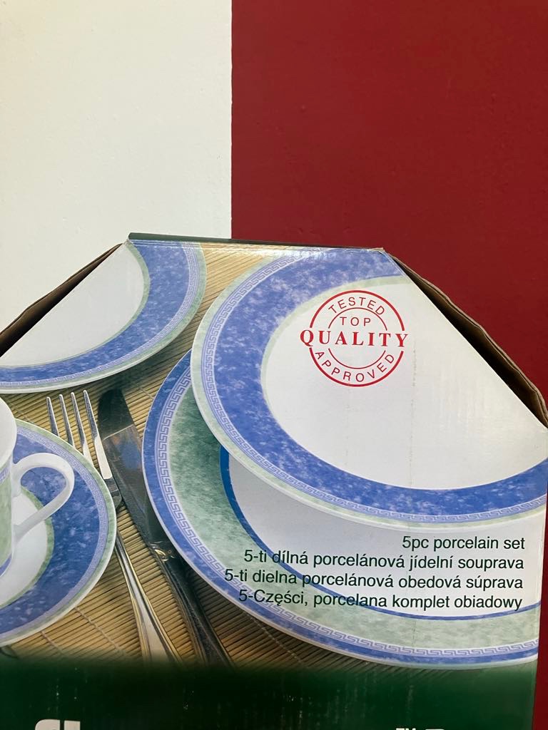 Modrobílé porcelánové talíře