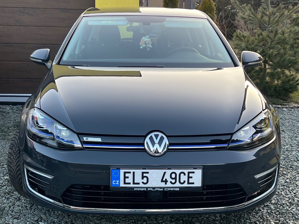 Volkswagen e-Golf 100kW, 36kWh, 12/2020, TOP stav.
