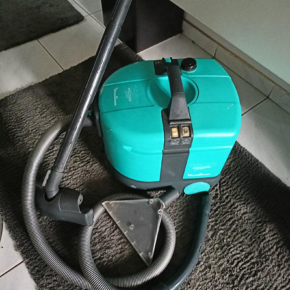 Vysavač na vysávání i na čištění koberců Moulinex