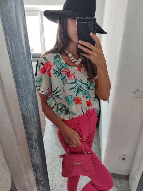 Dámská elegantní letní Boho Etno halenka kytky DeFacto