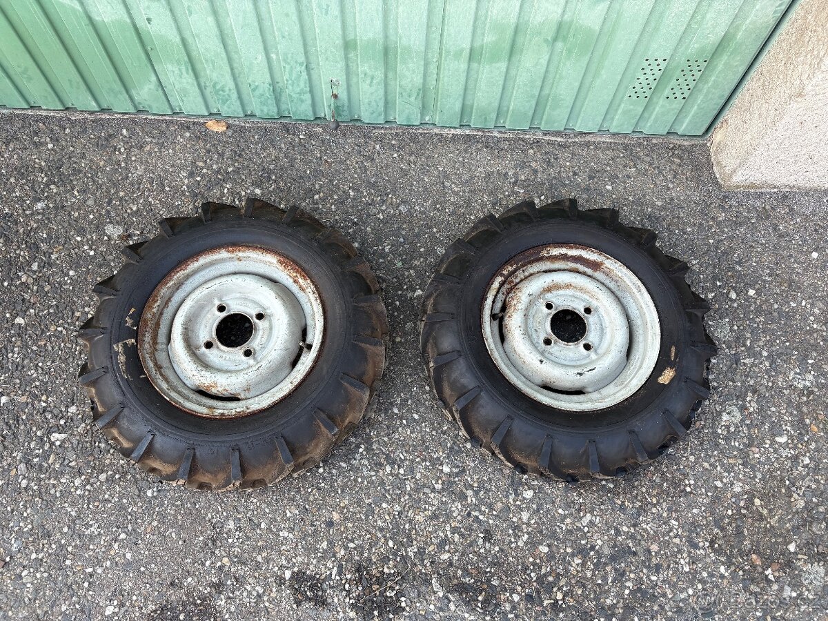 Kola na traktor r15