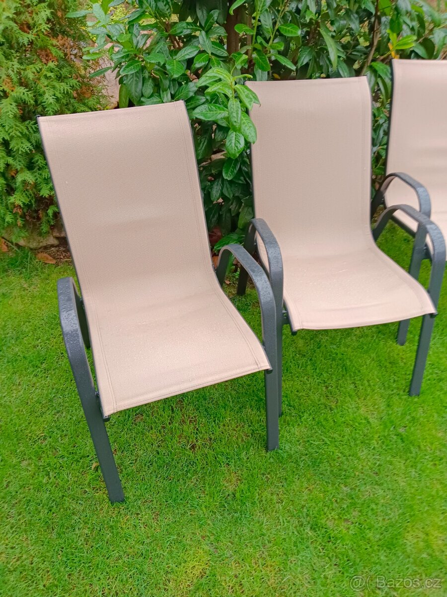 Zahradní židle či křesla