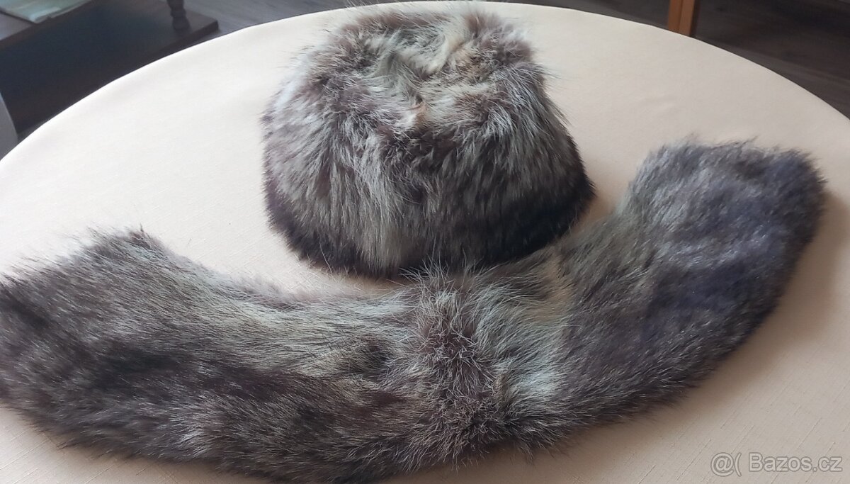 Soupravu čepice + límec mýval