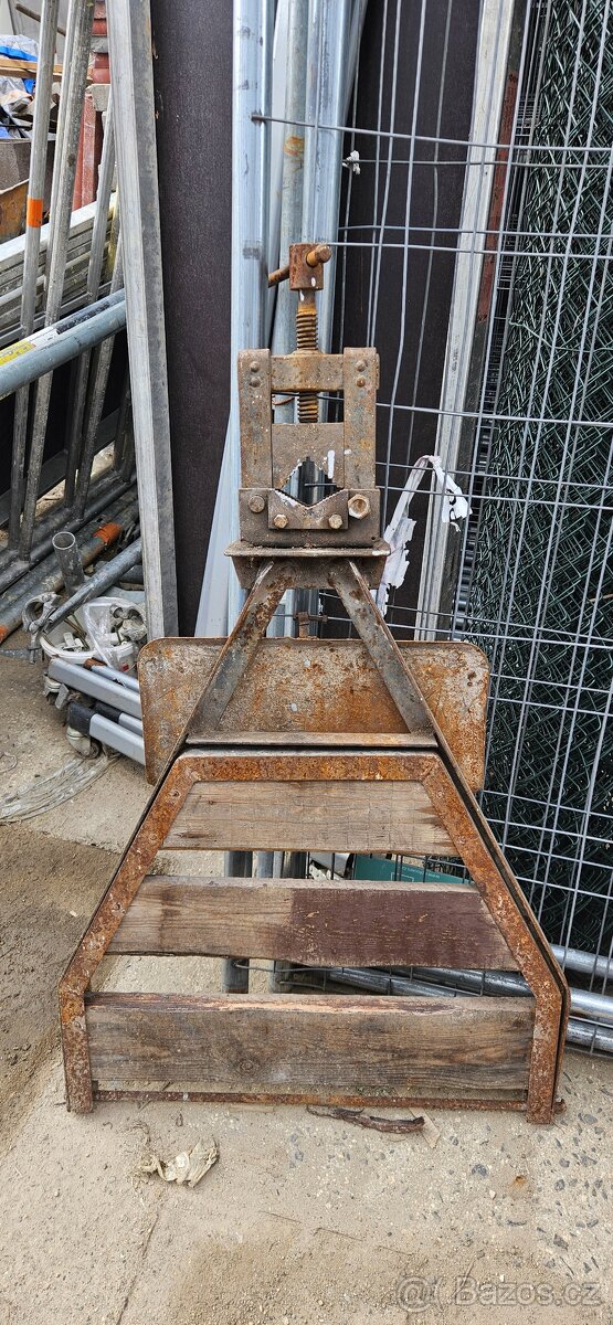 Instalatérský svěrák