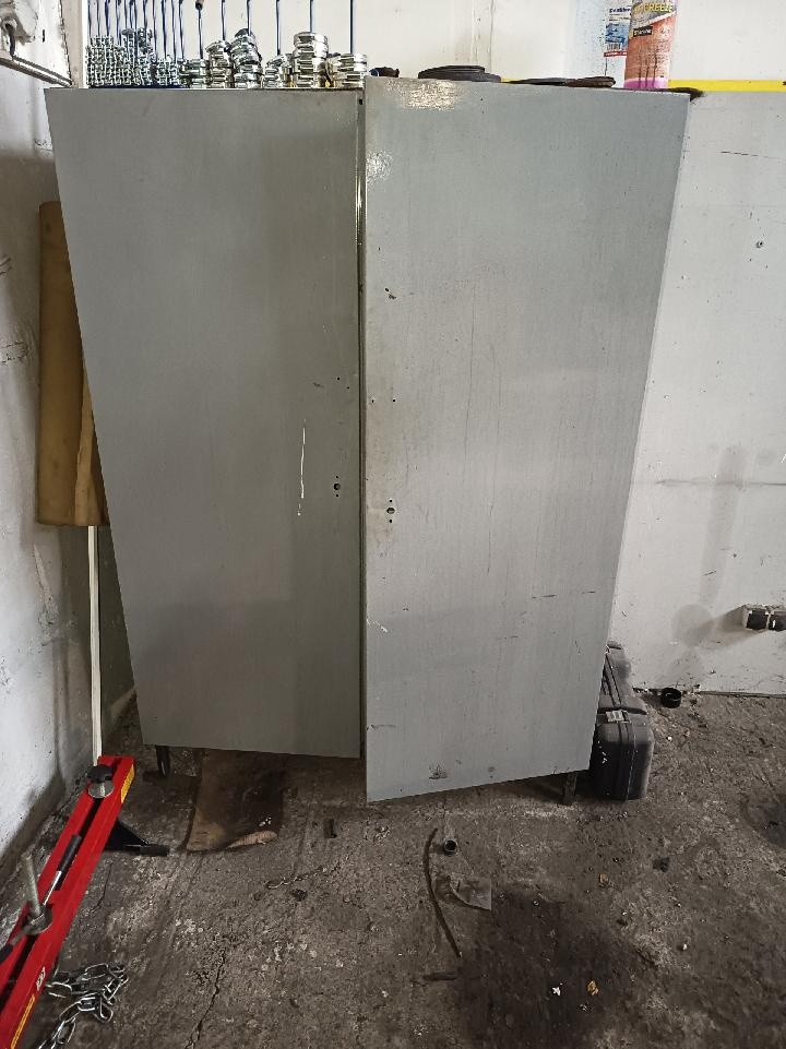 Plechová dílenská škříň