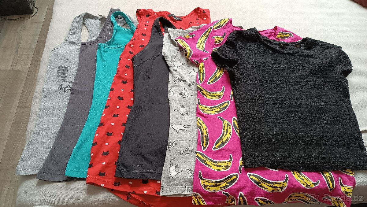 Set tílek a triček ve velikosti S