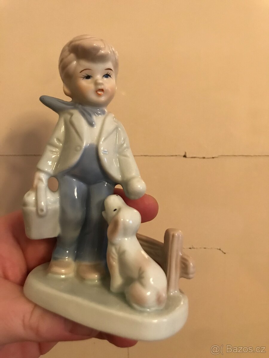 chlapec se psíkem