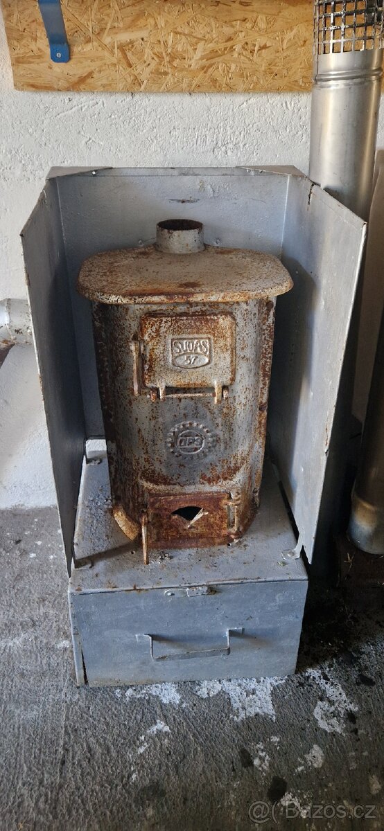 Vojenska litinová kamna DPS