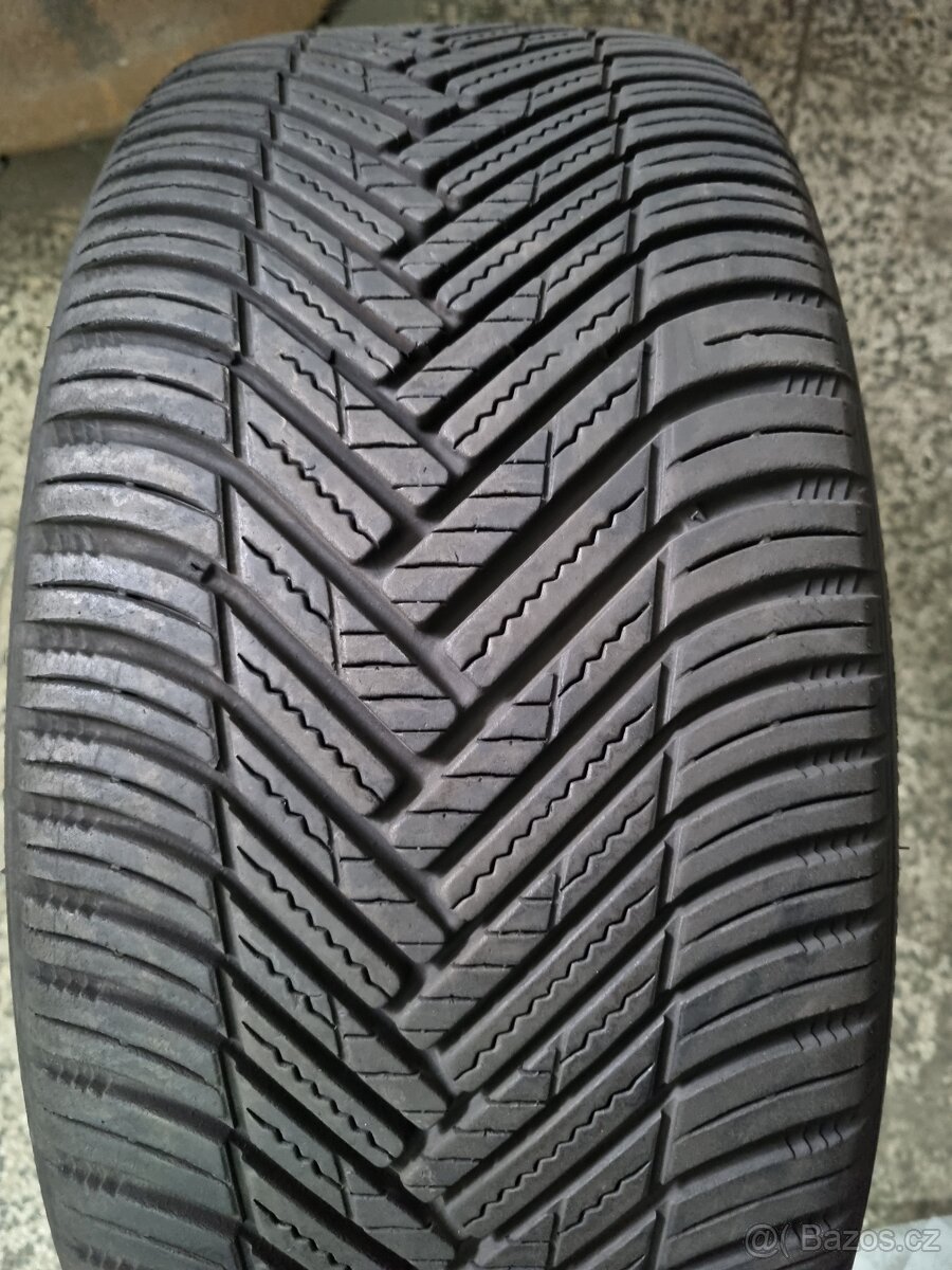 Zimní/Celoroční pneumatiky Hankook 225/40 R18