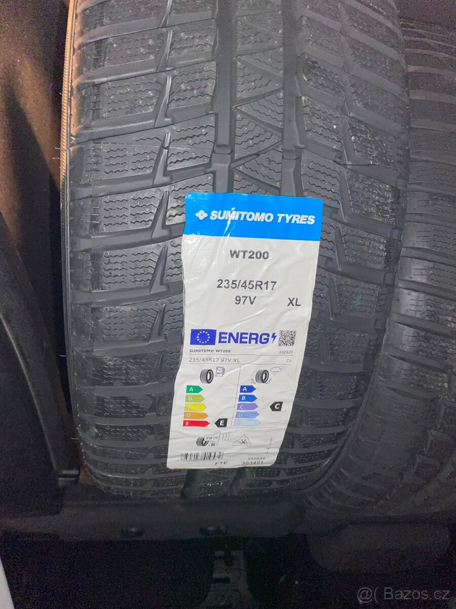 Zimní pneu 235/45 R17