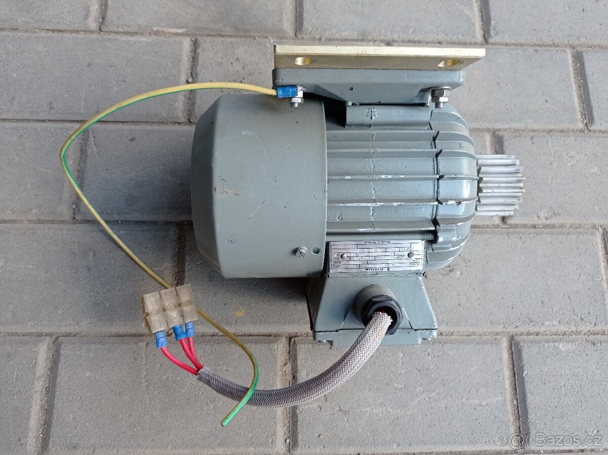 Elektromotor patkový
