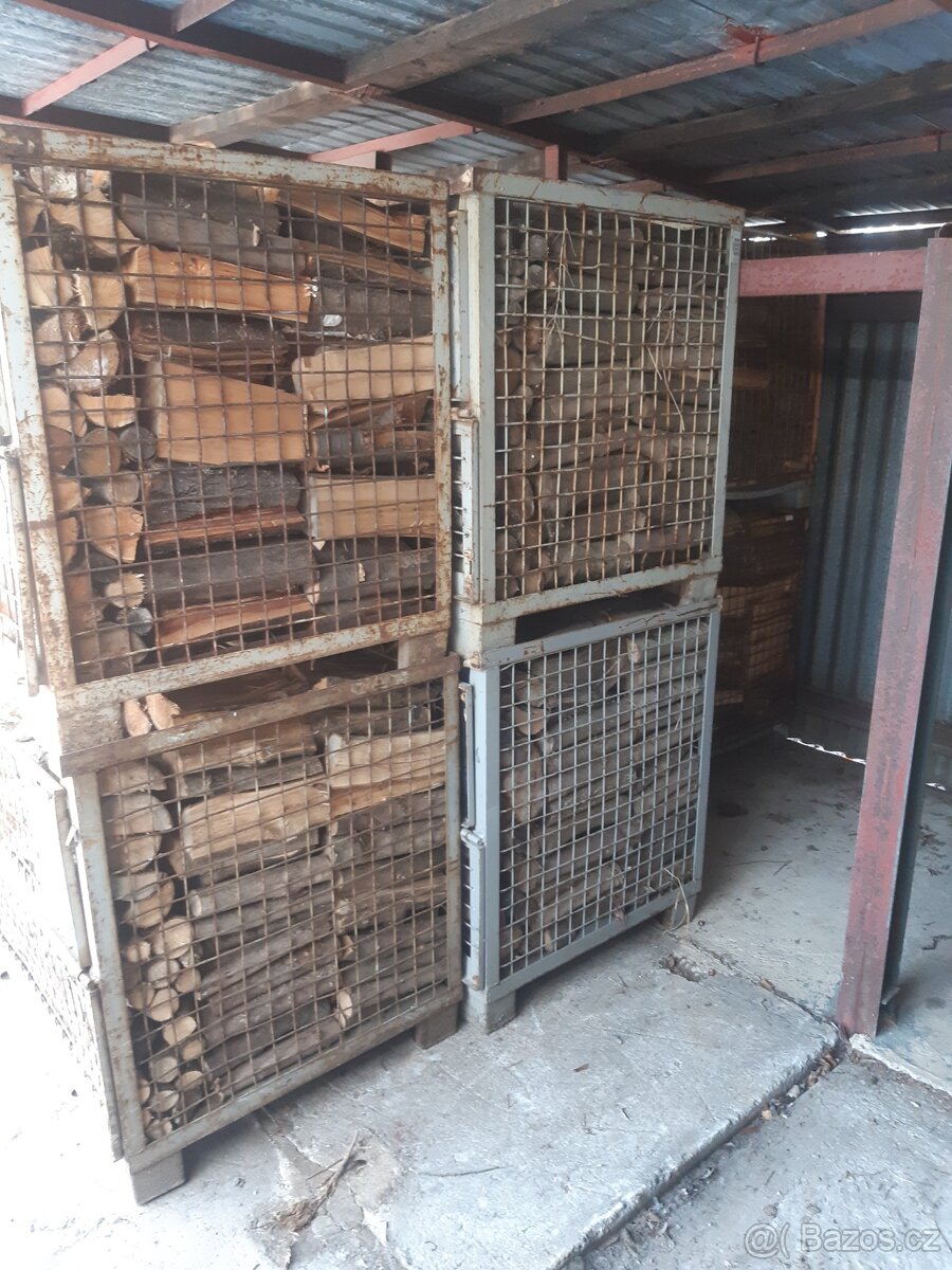 Palivovè dřevo suchè, sklàdanè