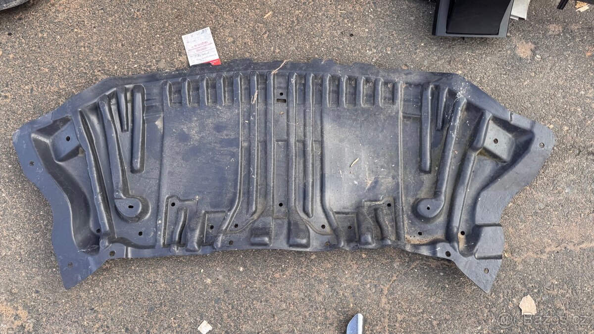 Kryt pod motor Mercedes w212