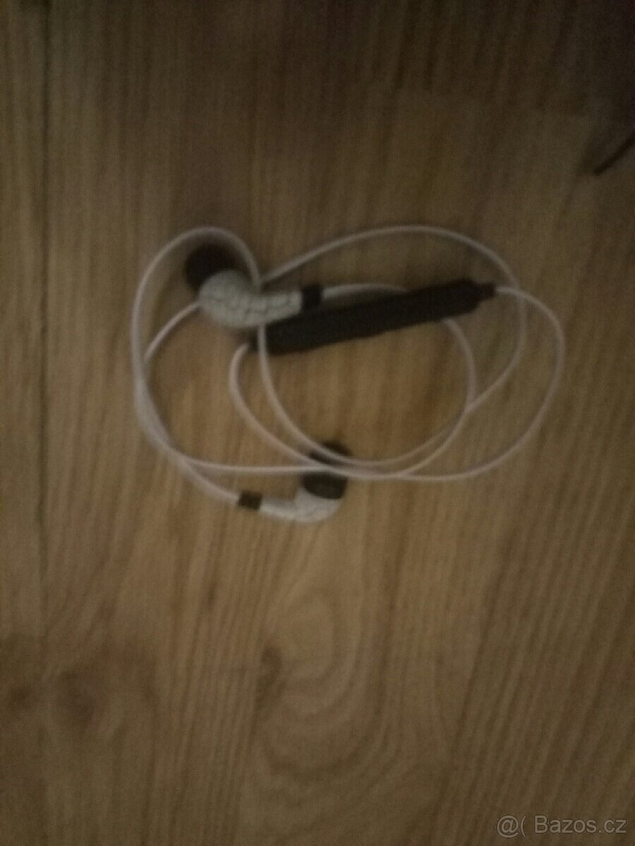 Sluchátka bluetooth