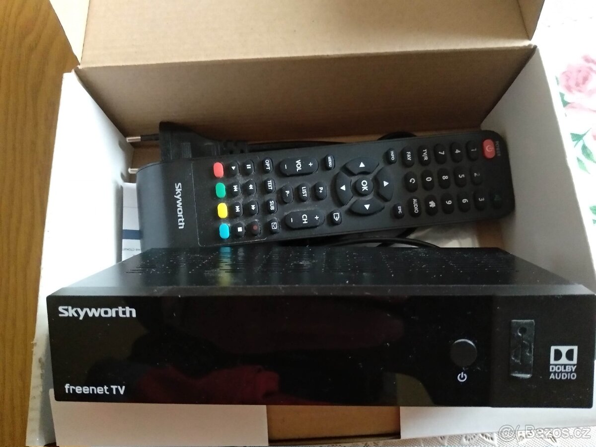 Televizor LED SAMSUNG + DVBT2 set-top box Skyworth