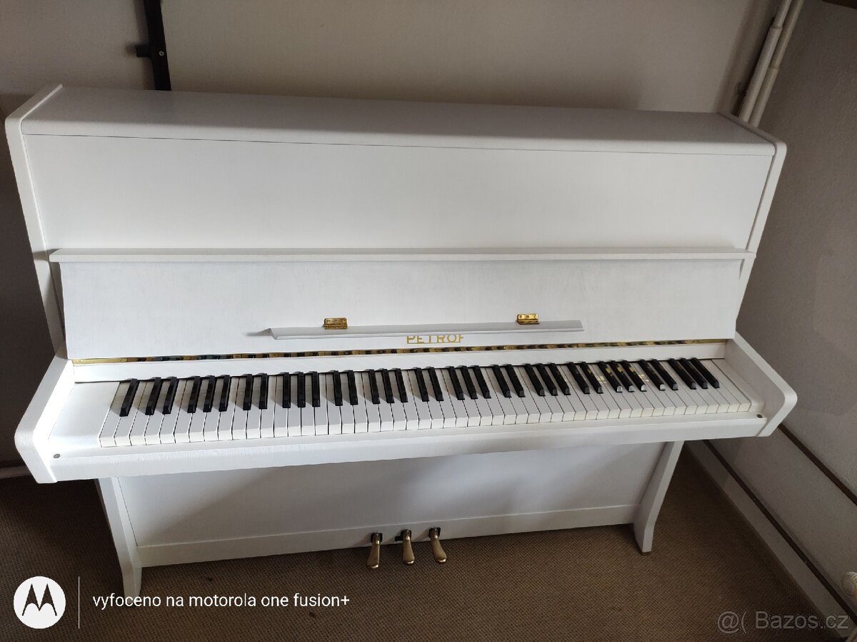 Pianino zn.Petrof -114