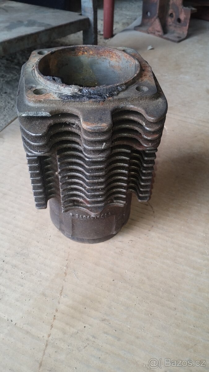 Robur válec motoru