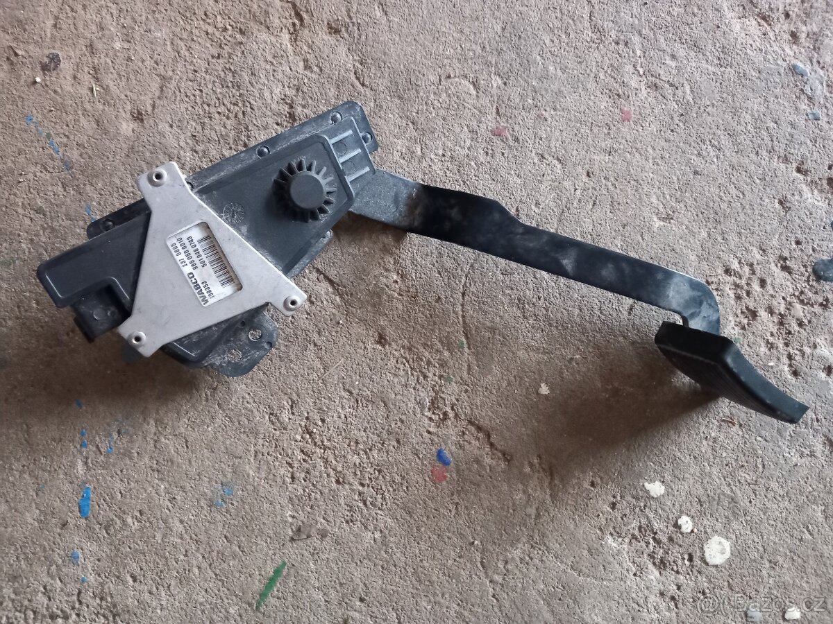 Plynovy pedal daf lf45